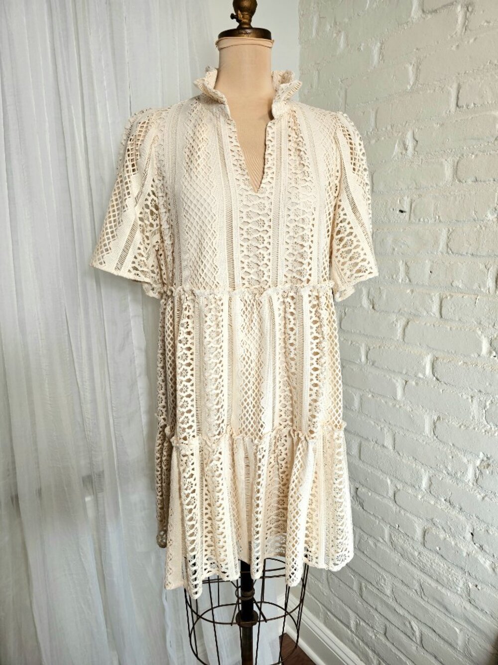 Tuckernuck NWT Cream Eyelet Lace Tiered Mini Dress  Size L - Picture 2 of 10